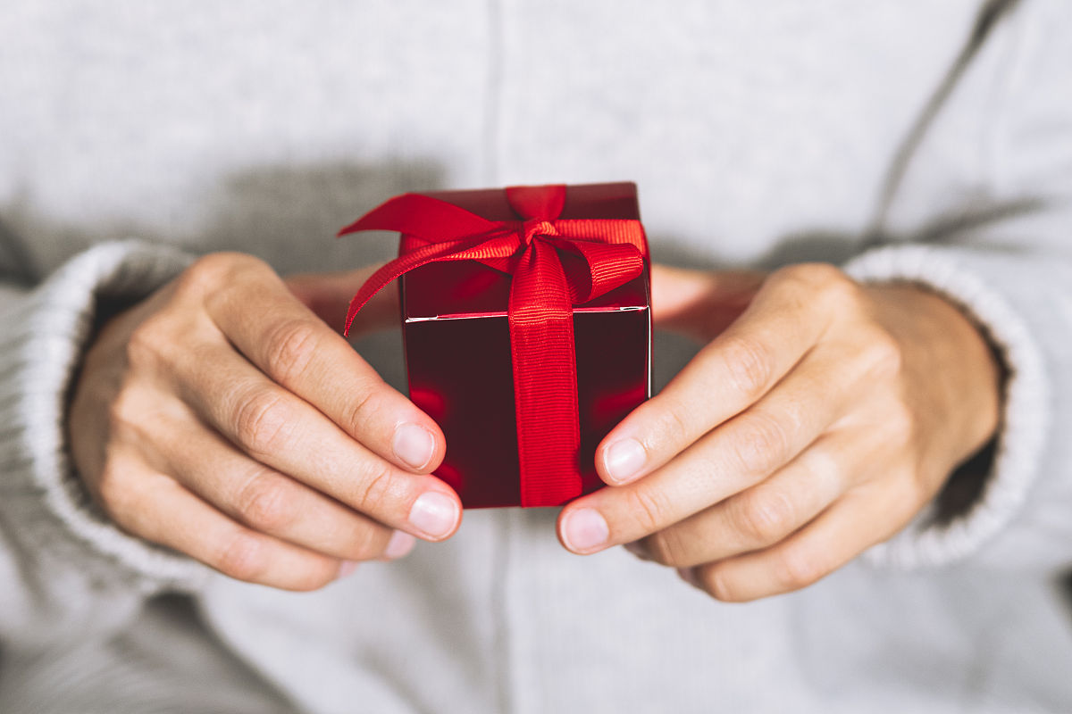 男生送女朋友礼物应该基于什么原则