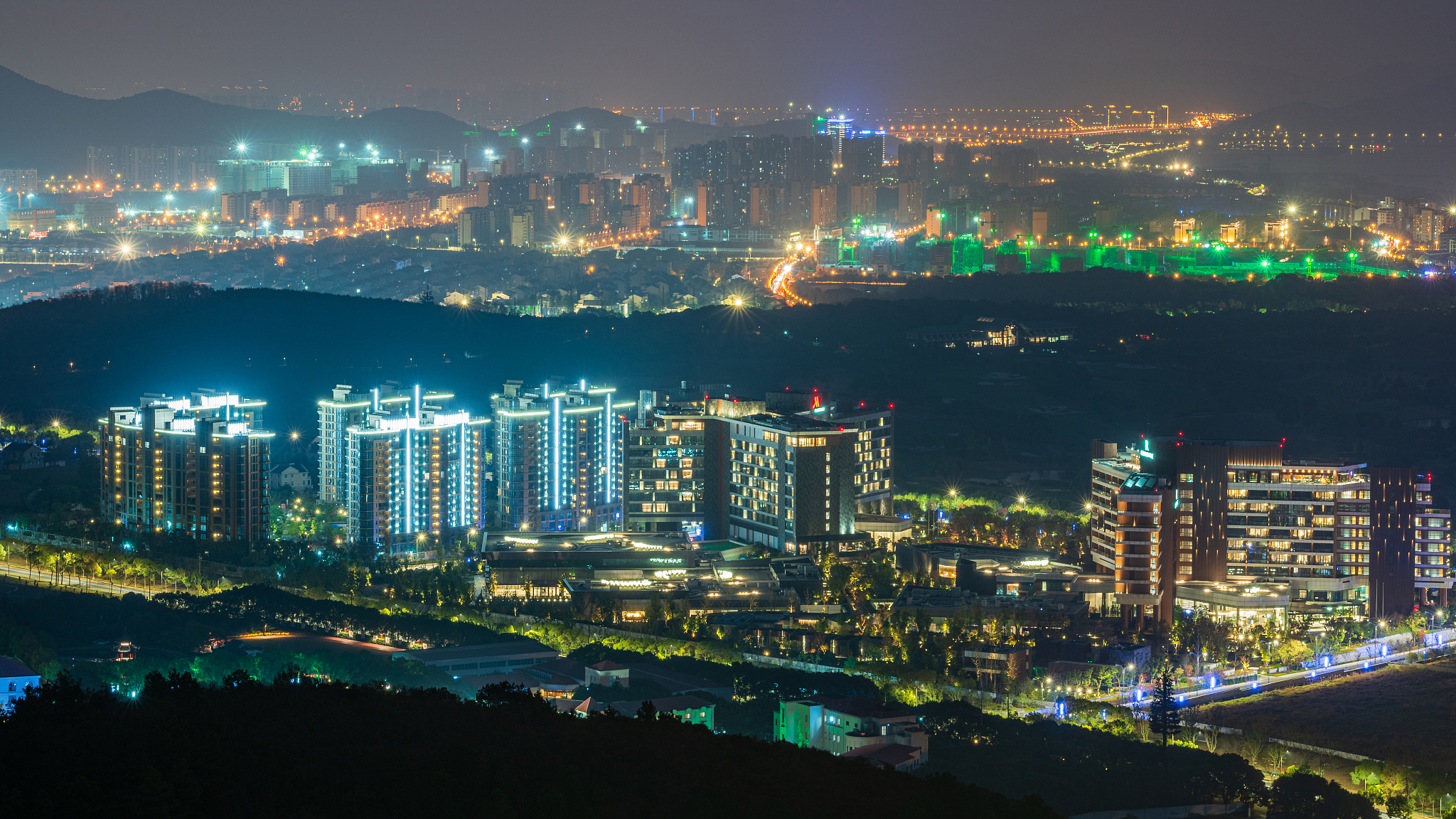 城市夜景高楼大厦灯火辉煌-2