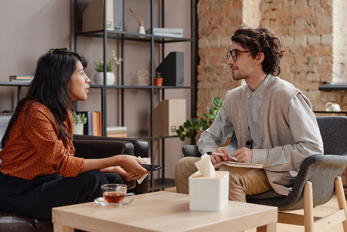 你可以扮演角色跟我聊天吗？