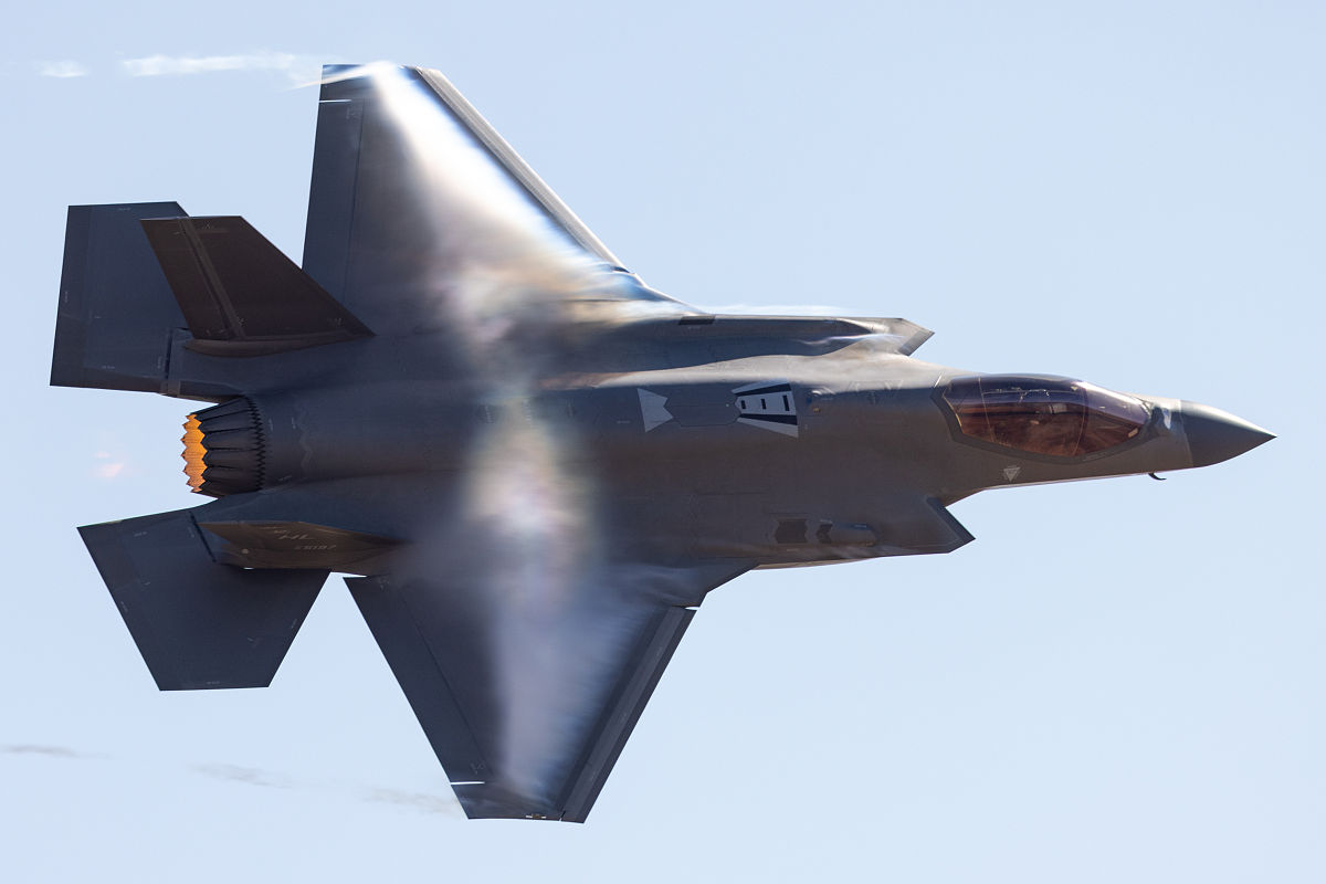 全球战斗机价格：深度解析影响因素及参考价格