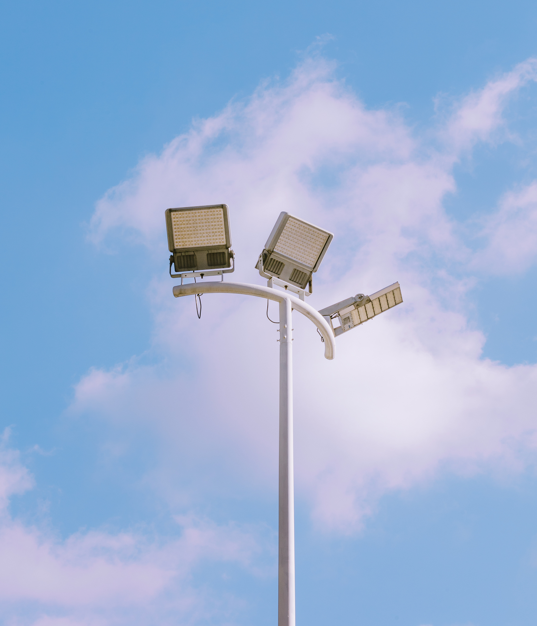 智能路灯国内发展现状及挑战 - 技术、成本、维护、协同和隐私问题