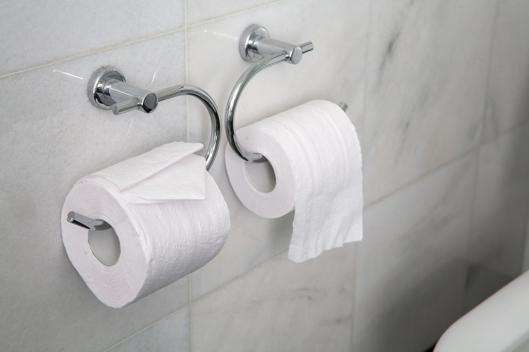 写一个直播买抽纸的文案体现出抽纸量大底部抽取可以挂在墙上直至柔软不掉屑