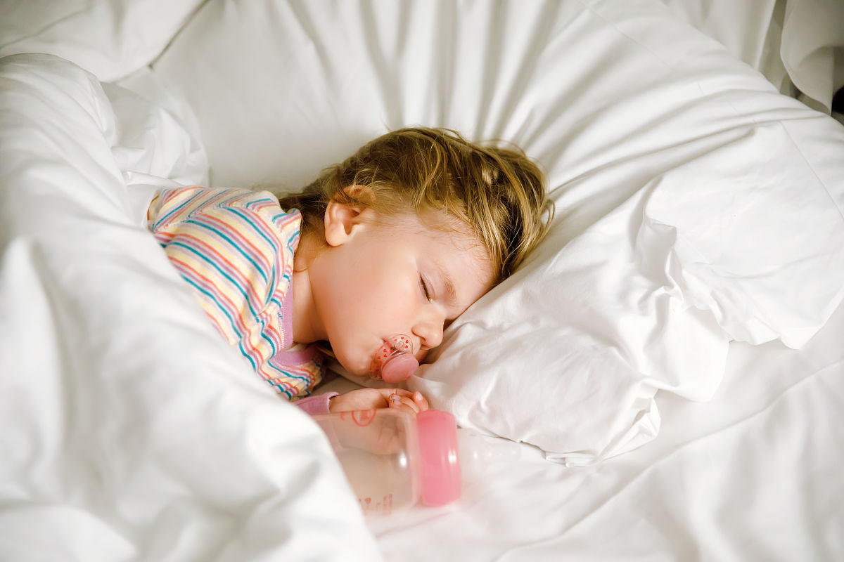 小孩子睡不着怎么办？