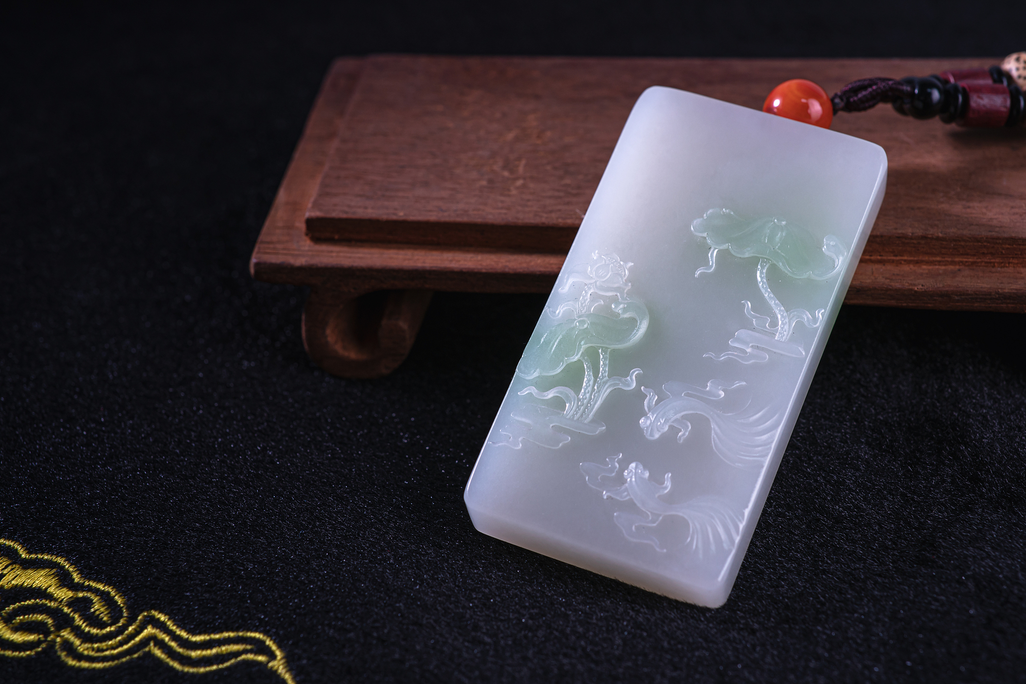 宝石翡翠和珠宝