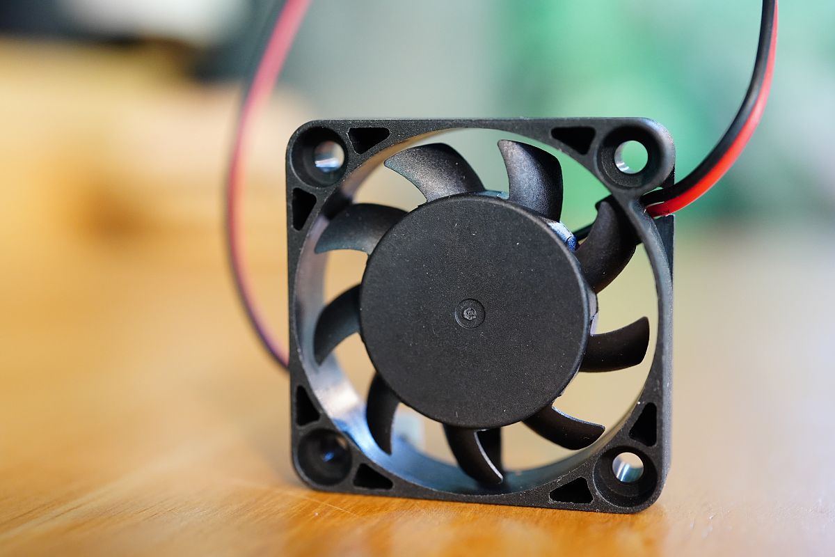 哈尔滨30度高温预警！电脑散热技巧大揭秘