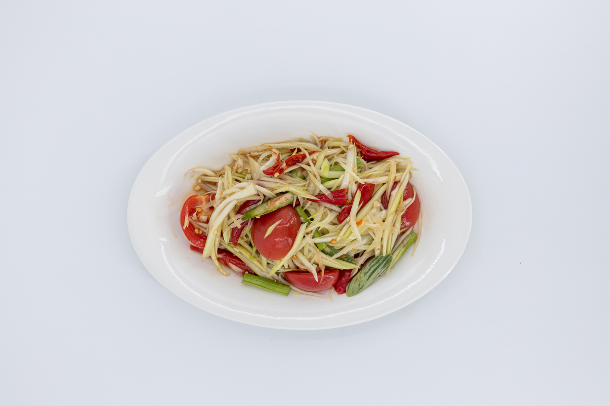 请根据以下模板写一份相似的文案描述更有画面感和诱惑力文字数量大致相同：好吃的关键倒入这个凉拌汁用它来做凉拌菜或者炒菜都非常不错其他调料都不用放了抓拌均匀就可以开吃