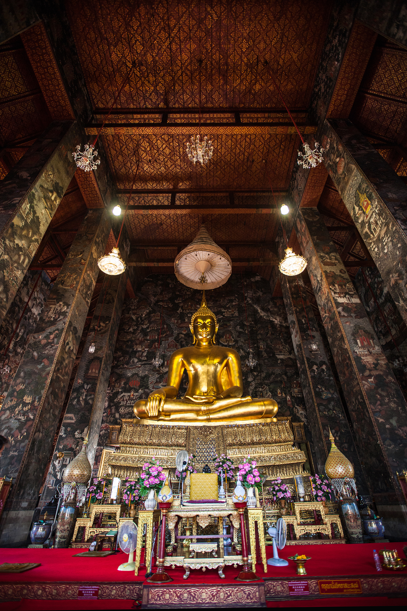 the beautiful buddha statue of wat suthat temple