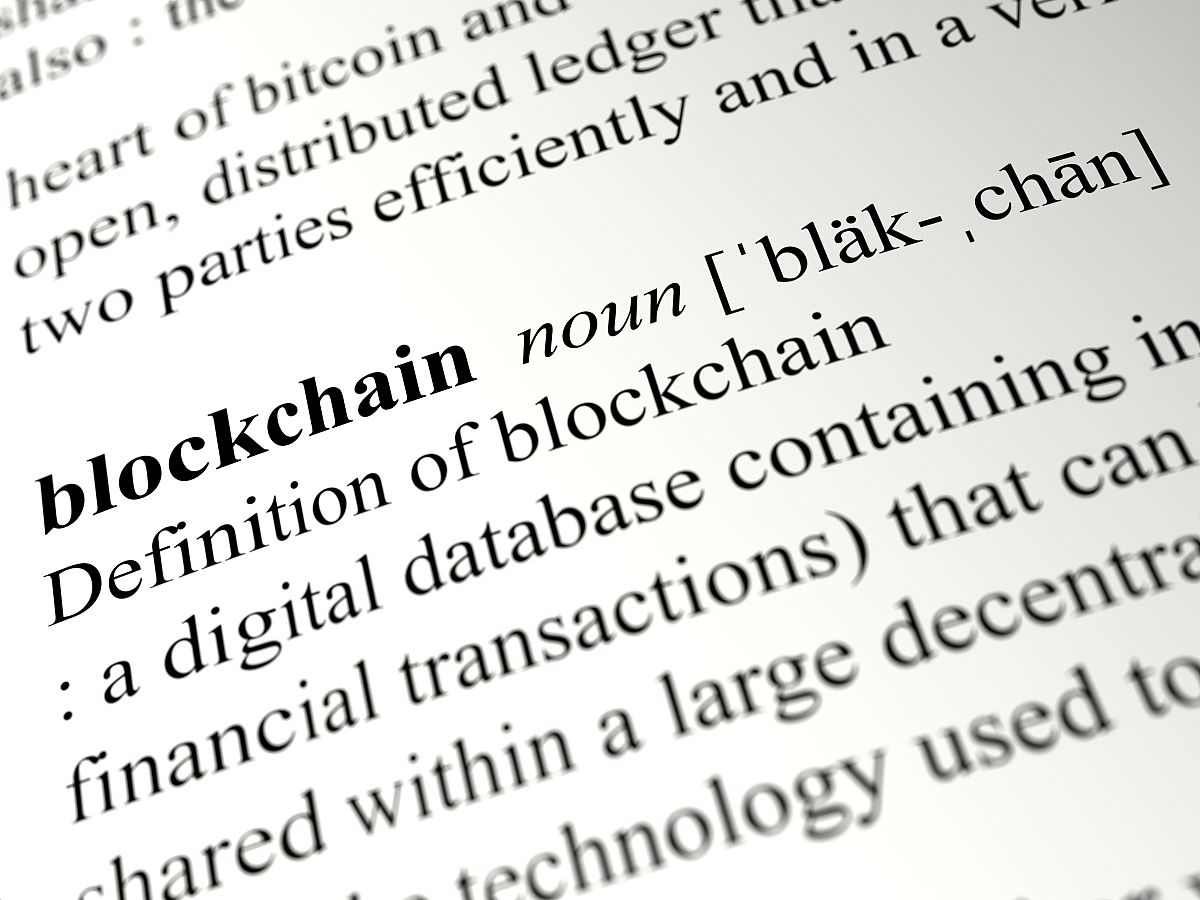 可以帮我设计一个关于共同富裕和数字经济的实证论文选题吗