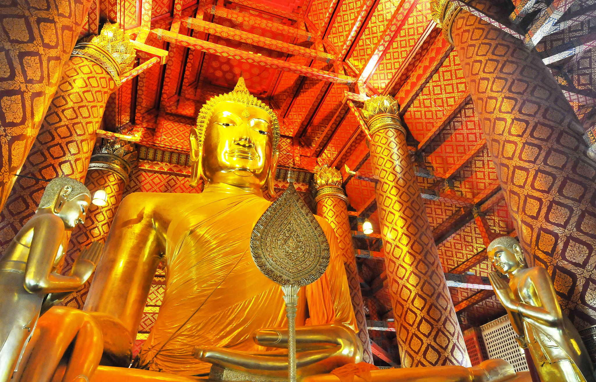 phanan choeng temple