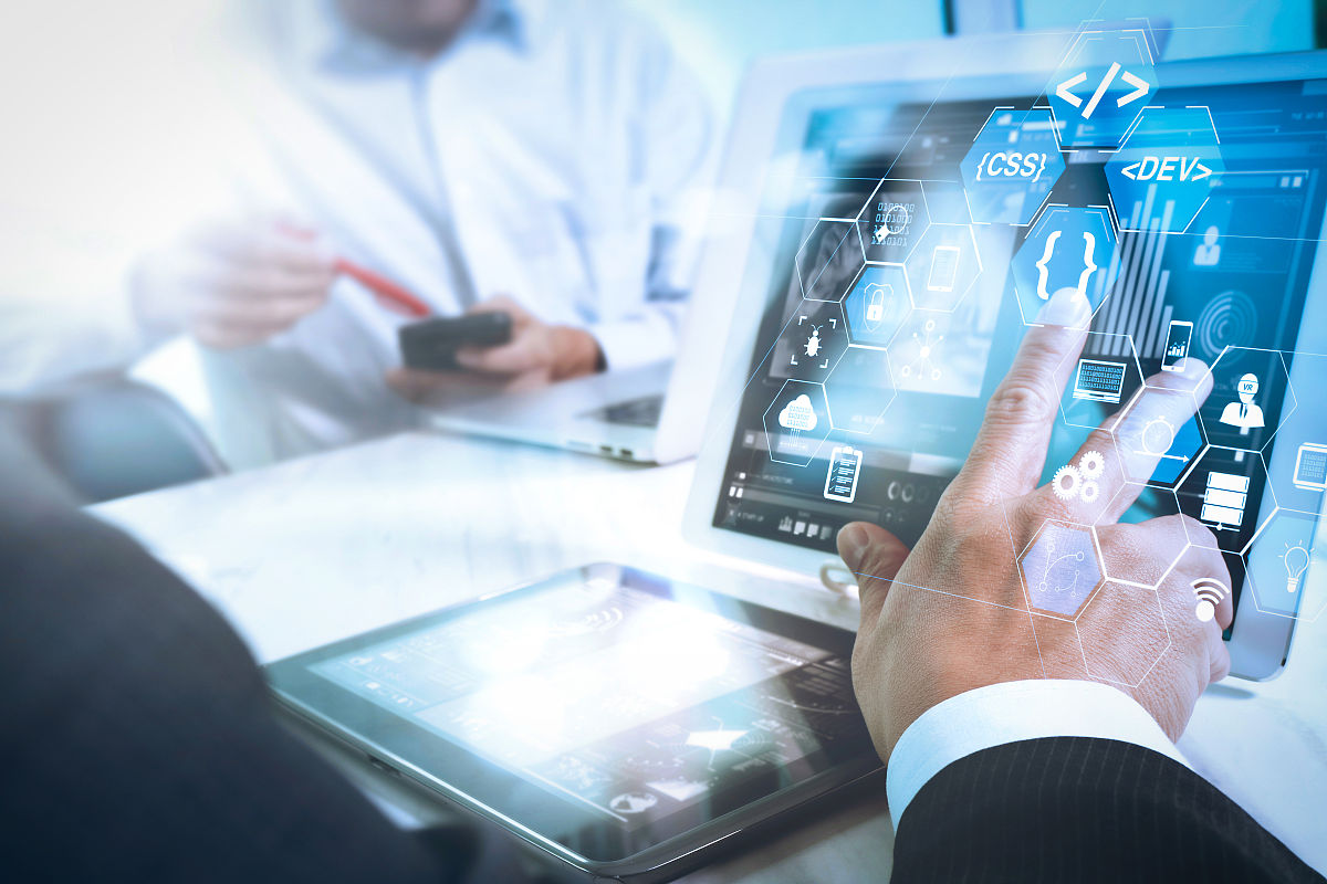 我是一个期货研究员帮我写一份500字的述职报告