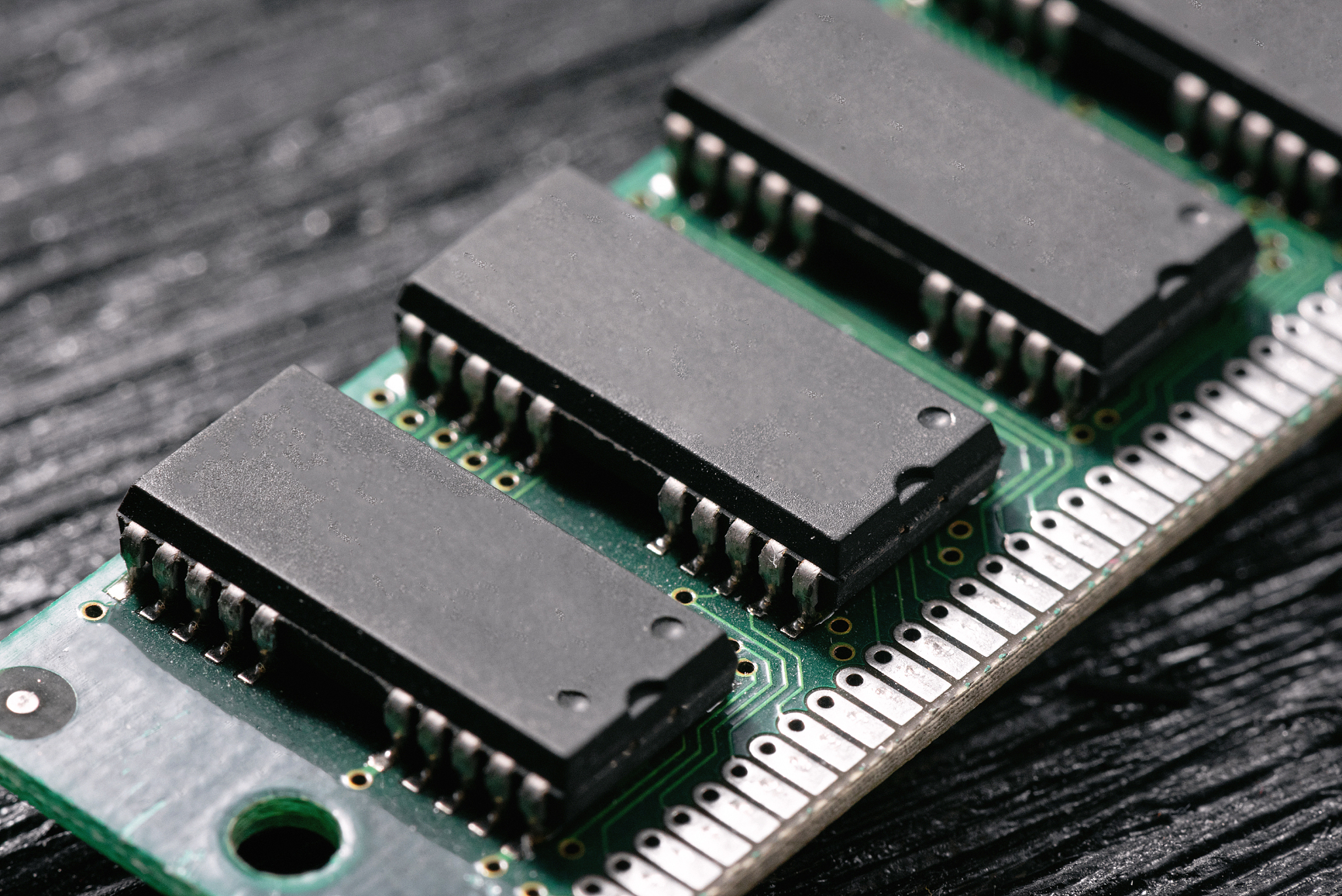 主存的组成 - RAM 和 ROM 的关系