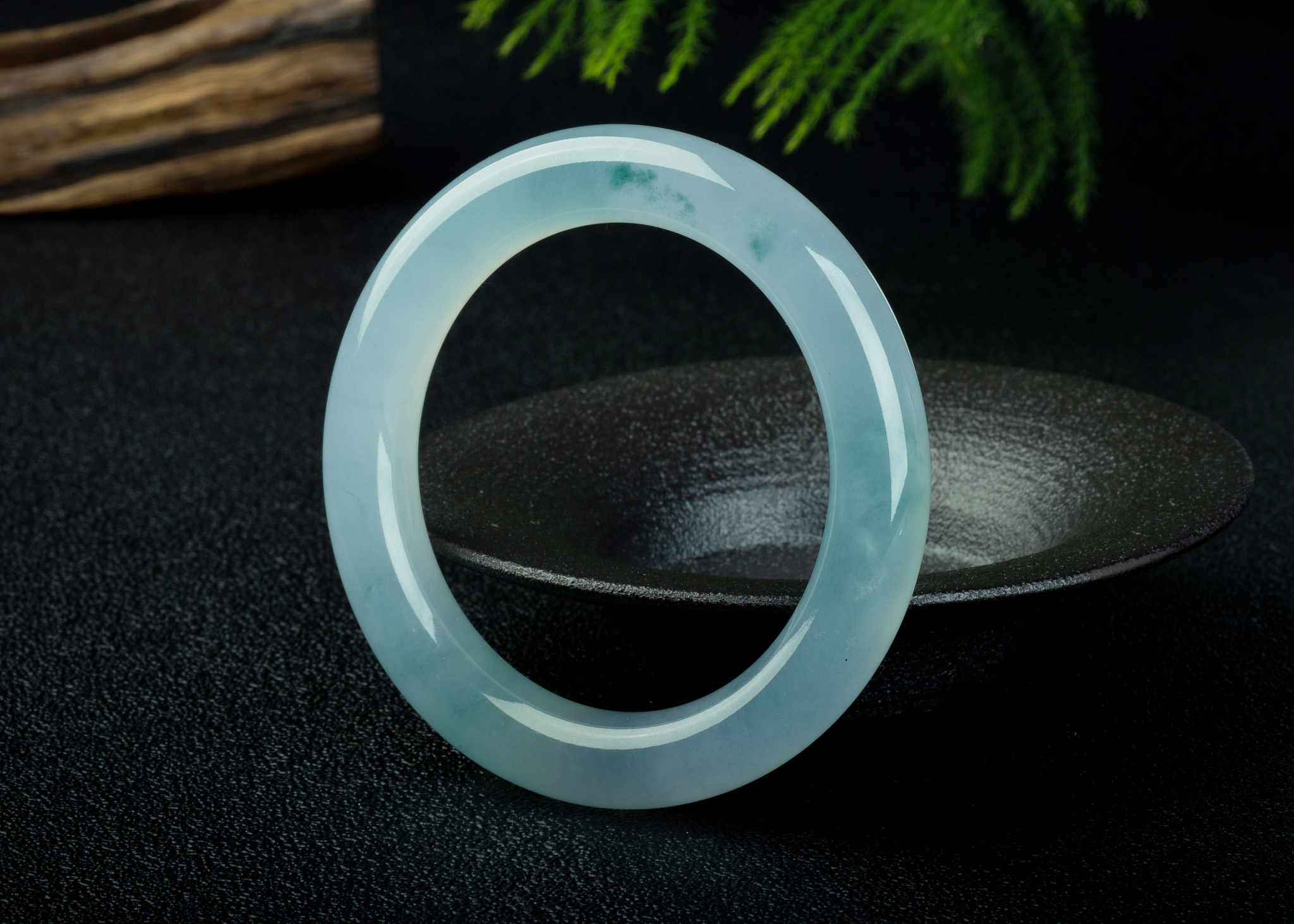 玻璃种翡翠：翡翠中的极品，如何鉴别真假？