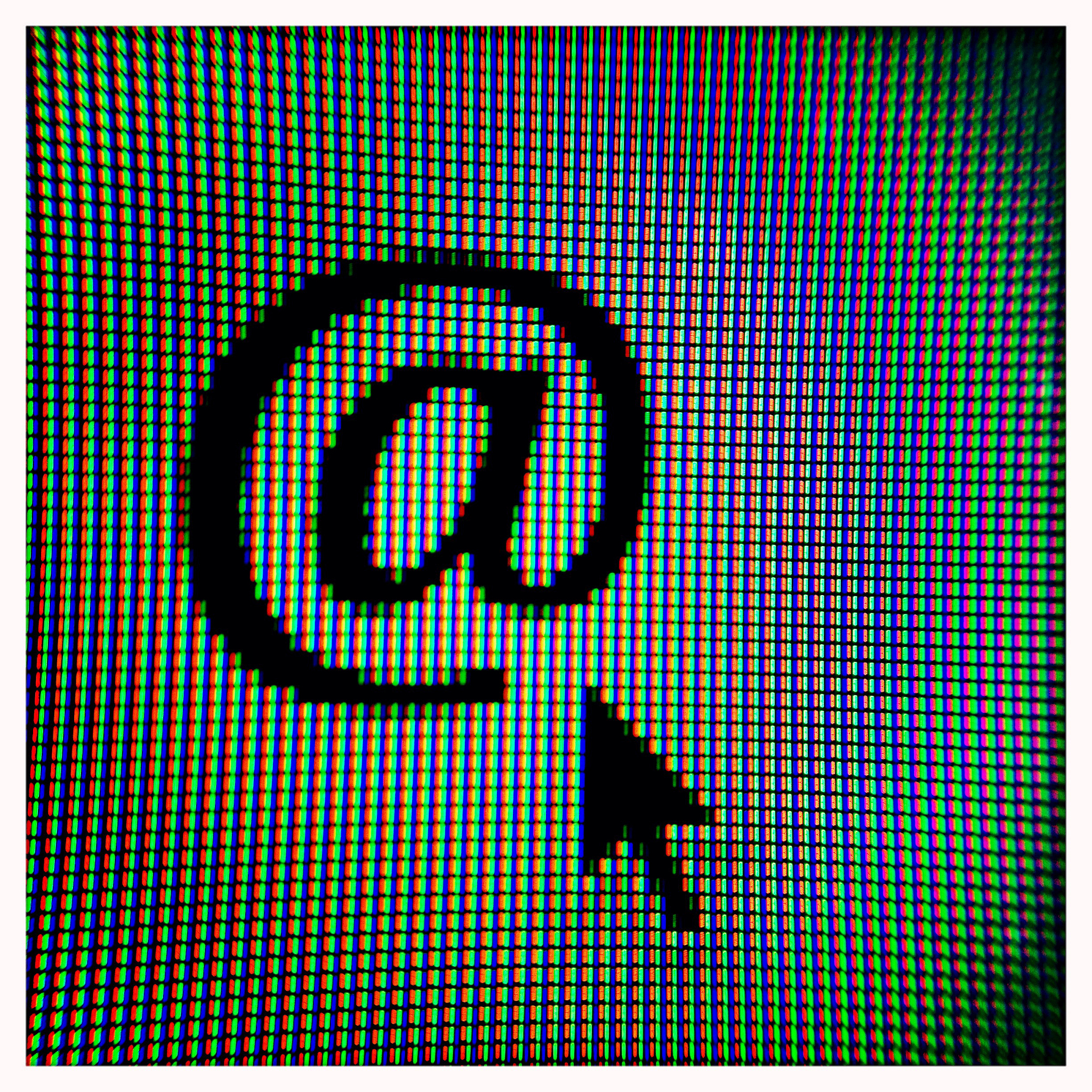 将一个彩色图片转化成二值图像python代码不用cv2模块