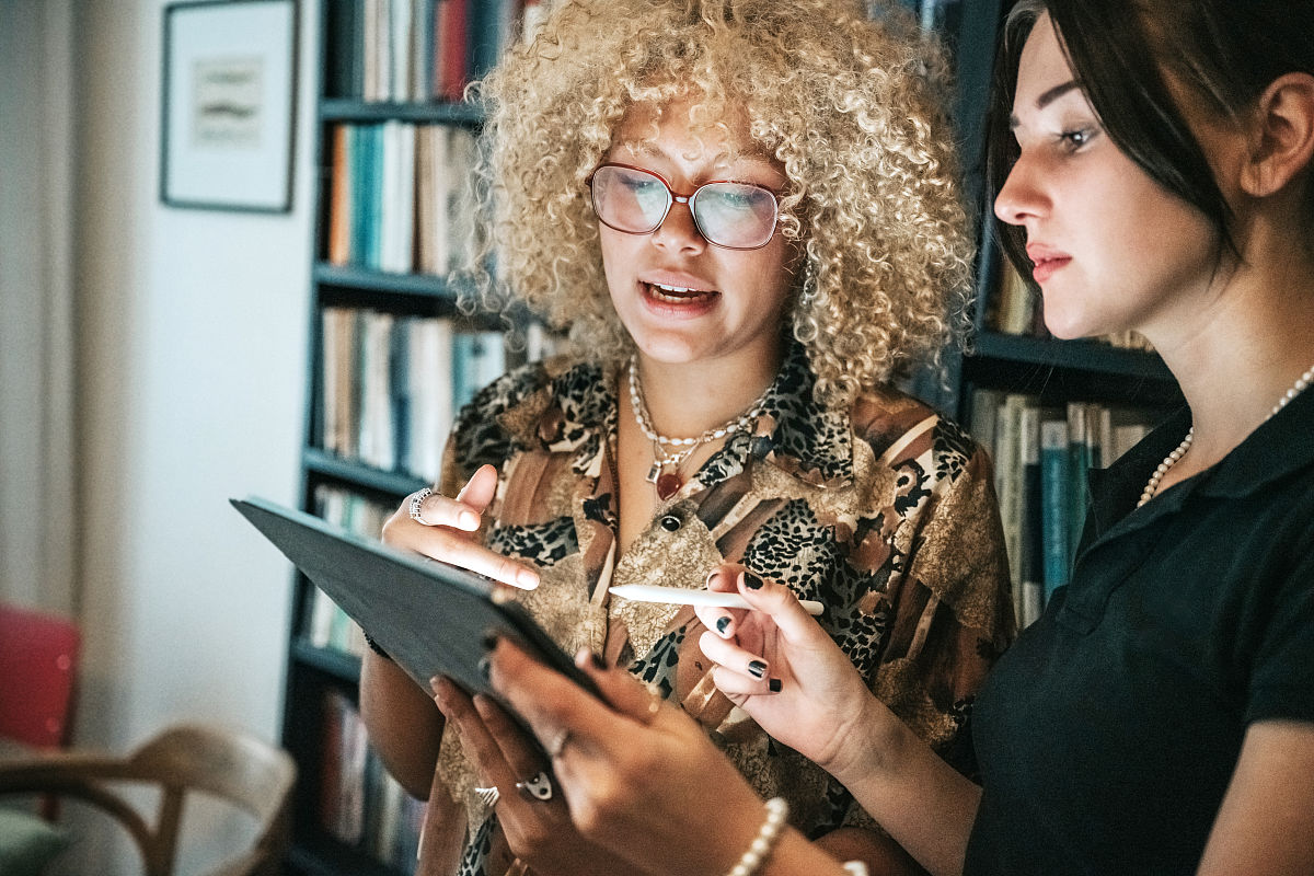 根据论文题目：双减背景下小学四年级阅读素养培养策略——整本书阅读的实践研究具体分析该课题的研究创新之处