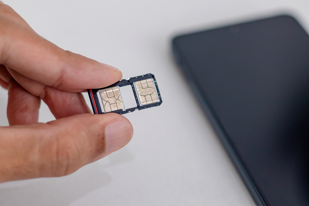 SIM 卡怎么放？正确安装方法及注意事项 - 手机卡安装指南