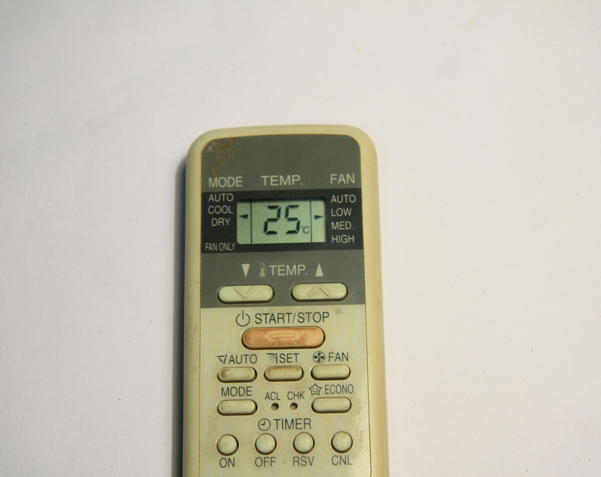 空调遥控器工作原理深度解析：红外线？射频？