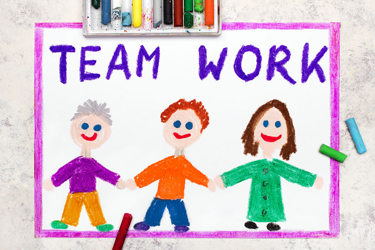 Write a band 6 Ielts essaySome people think that young people should spend more of their free time at home with their families and spend less time entertainment outside Others disagree Discuss both vi