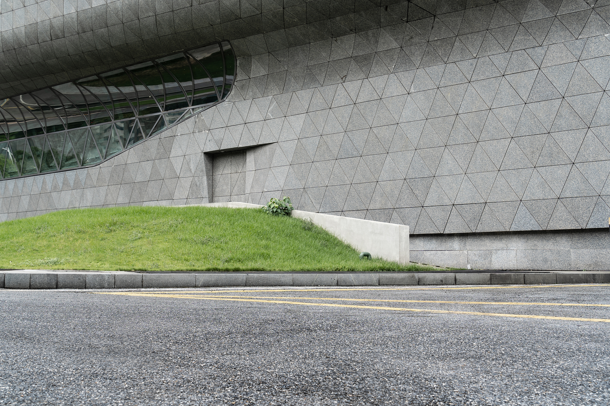 题目：运用矛盾的普遍性和特殊性辩证关系原理说明中国式现代化的内涵和意义三千字