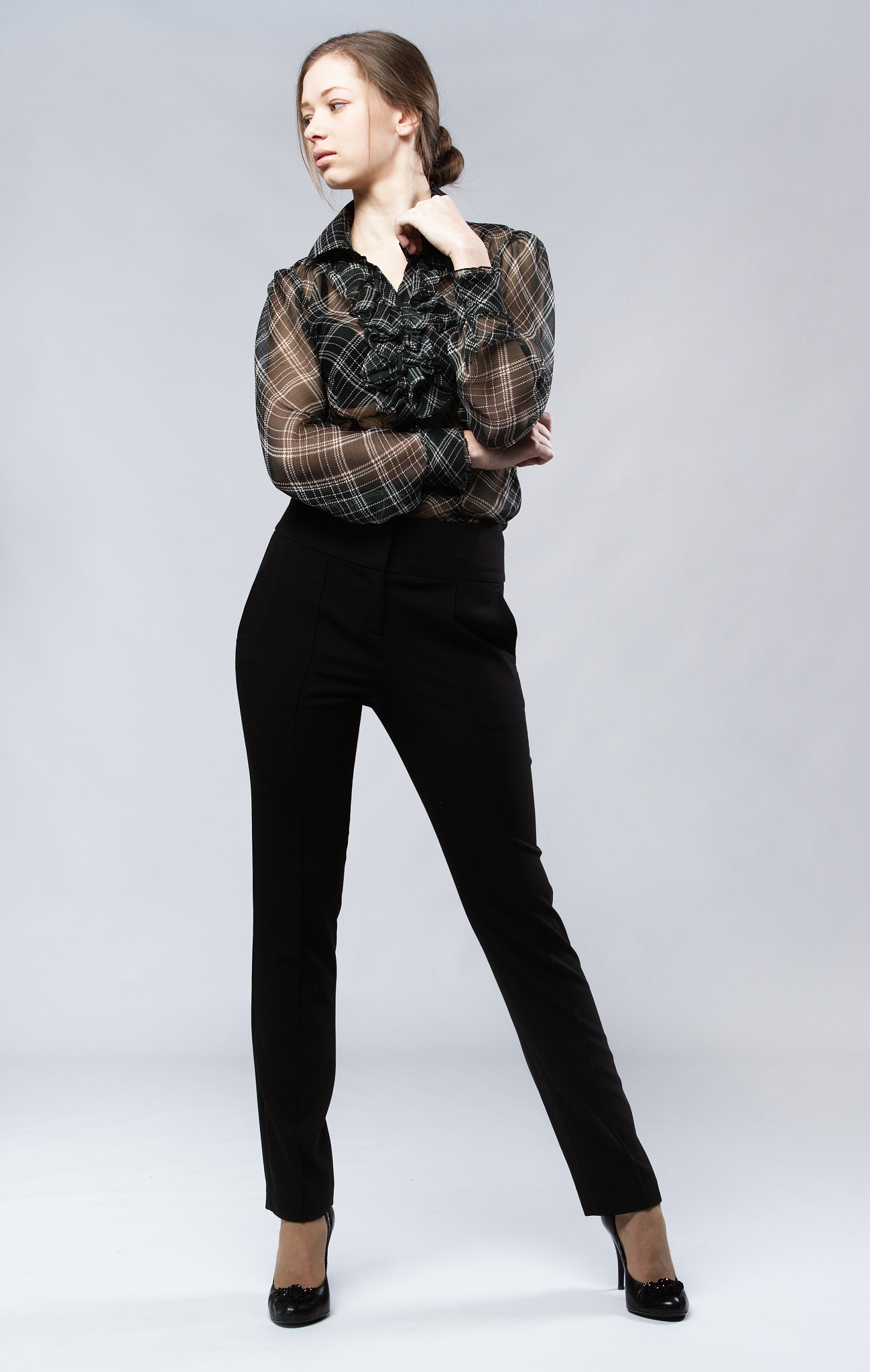 Fashion Photography Prompt: Loose-Fitting Pants