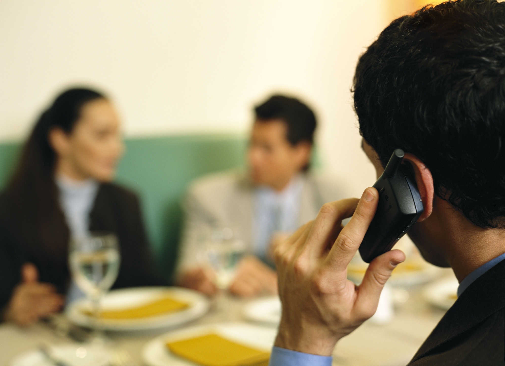 打电话的用途：联系家人、商业交流、紧急求助等