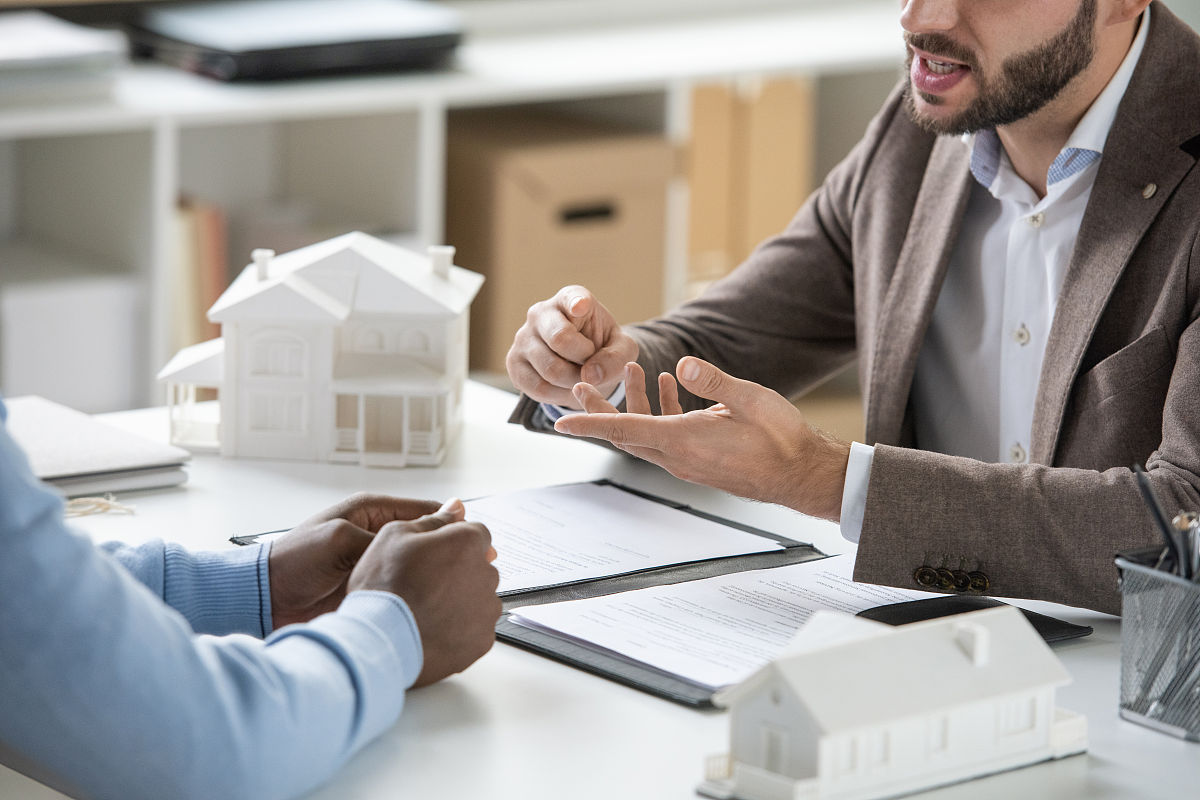 设计一个考试系统的条款和条件的格式像这个例子一样：©2023 Baidu 使用百度前必读 百度大脑 百度智能云 百度学术 翻译协议 建议与反馈 帮助你直接设计出来一个这样的样式而不是长篇大论并且写在footerfooter这个标签中