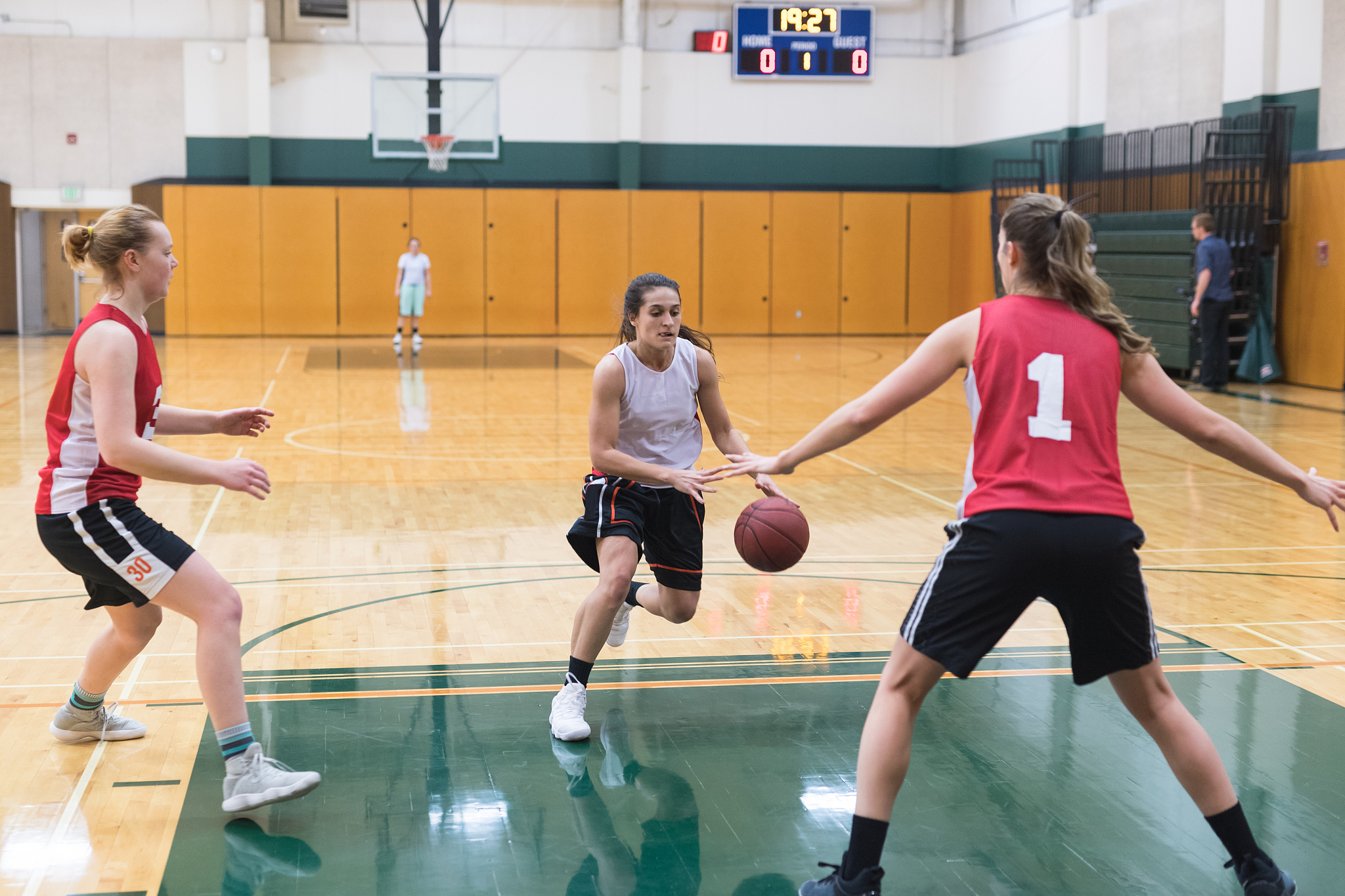 东莞体育运动学校招办联系电话