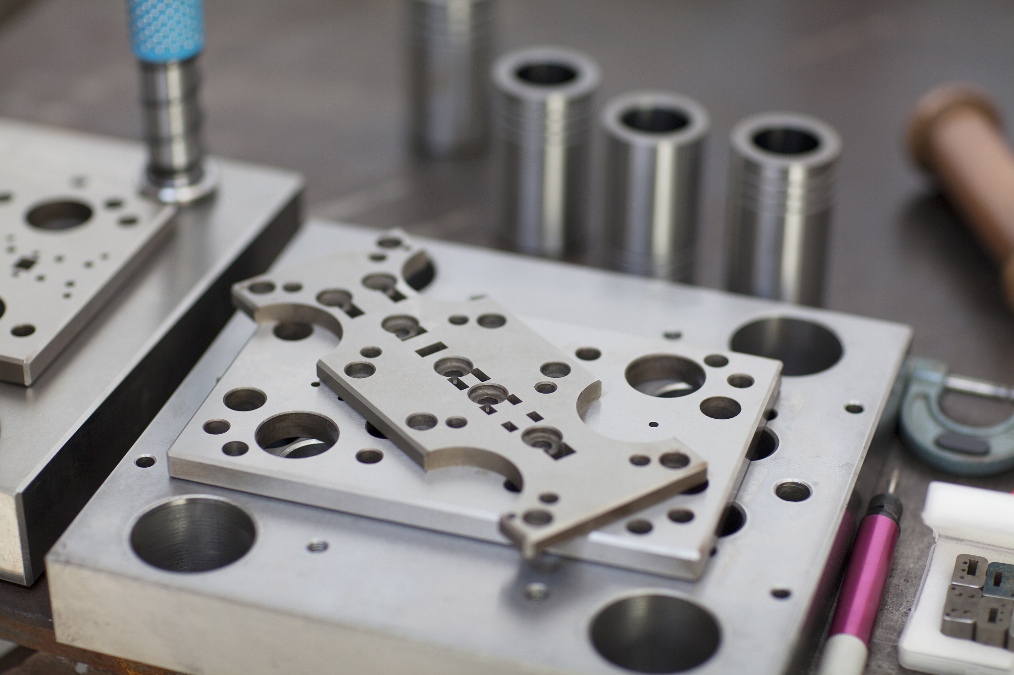 冷挤压凹模设计：从材料选择到制造工艺的全面解析