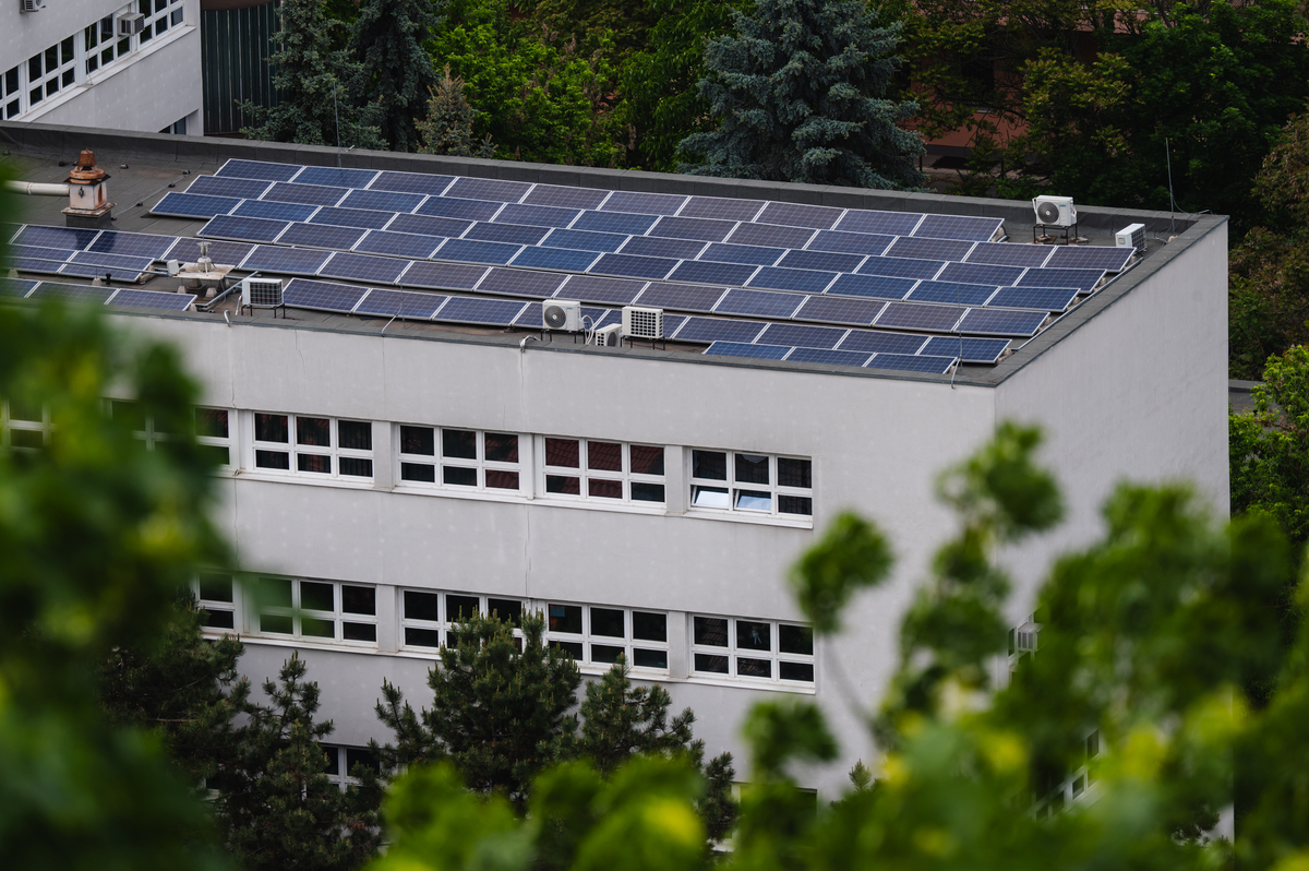 屋顶光伏前景光明：清洁能源、节约成本、政府支持