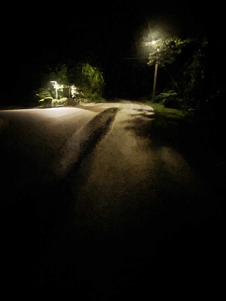 困在山里天黑手机没信号出不去怎么办