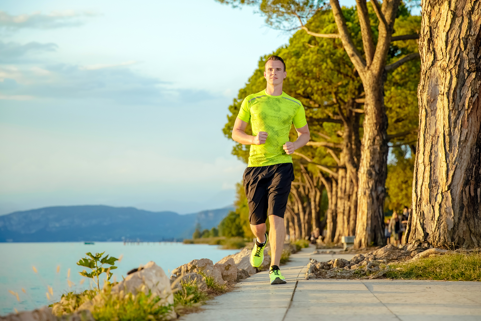 我起了一个运动类APP的名字叫Tu步寓意运动起来您能帮我写一下这个名字的内涵吗一百个字左右