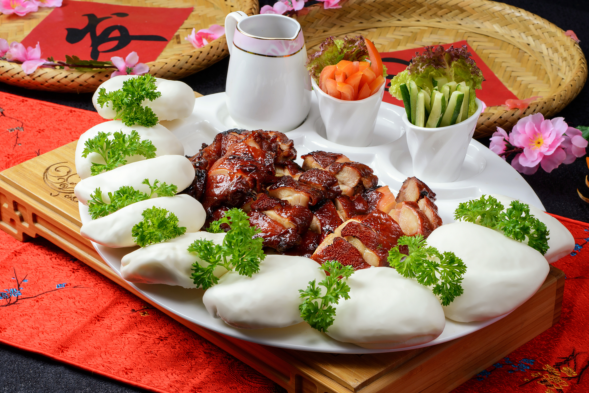 roast chicken serve with chinese steamed bun