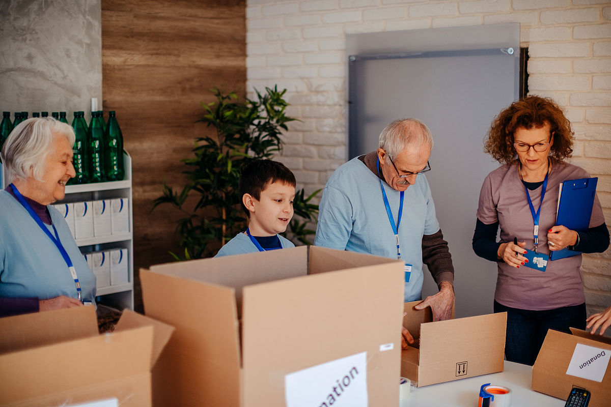 The worker on duty stated that they are not sure about the subsequent handling of damaged goods and do not have the authority to take us for inspection