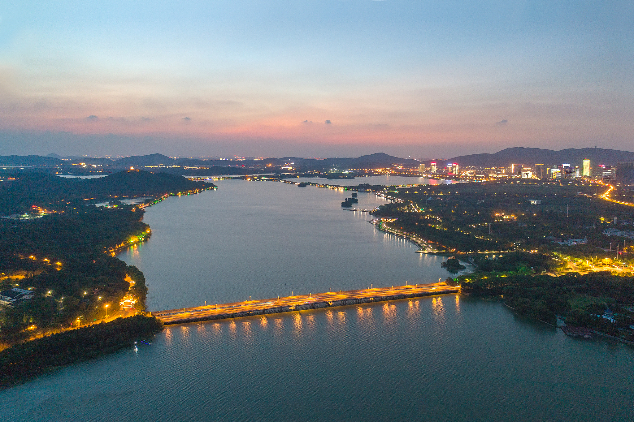 苏州旅游与财经高等职业技术学校表演艺术专业难学吗？就业前景如何？