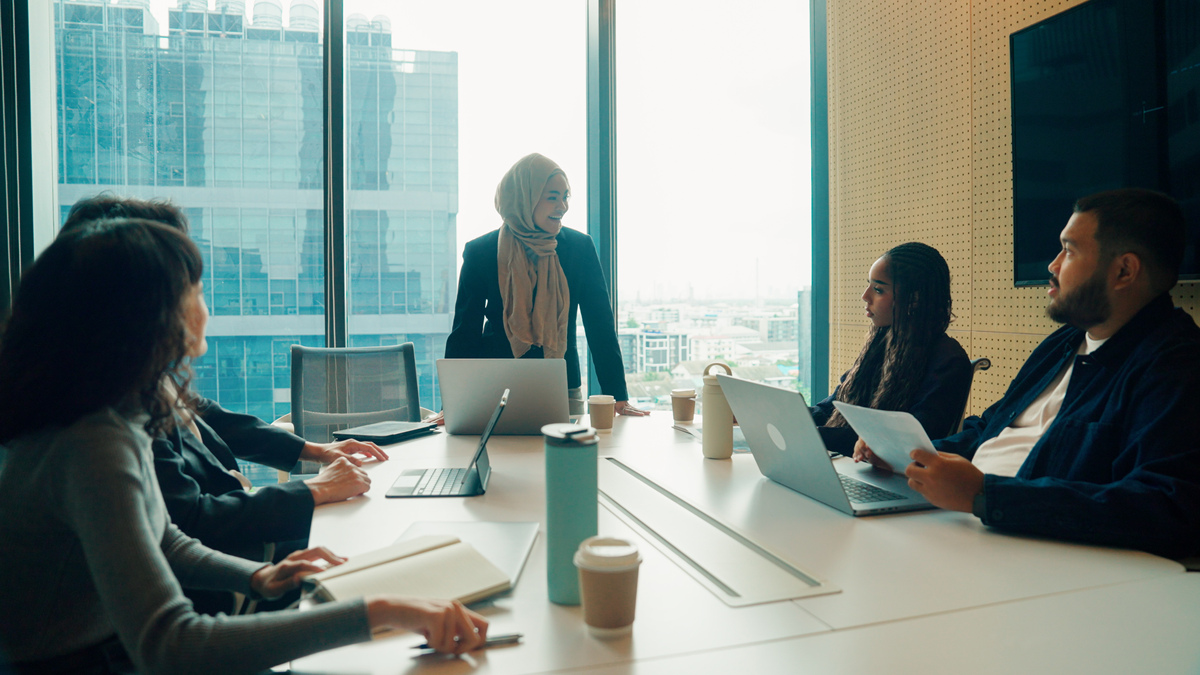 扮演一名职场领域博主写篇1000字‘’职场新手如何快速适应？‘’的文章