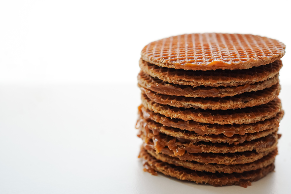 现在你是一个短视频创作者需要写一篇关于带货饼干的文案营销不能太严重