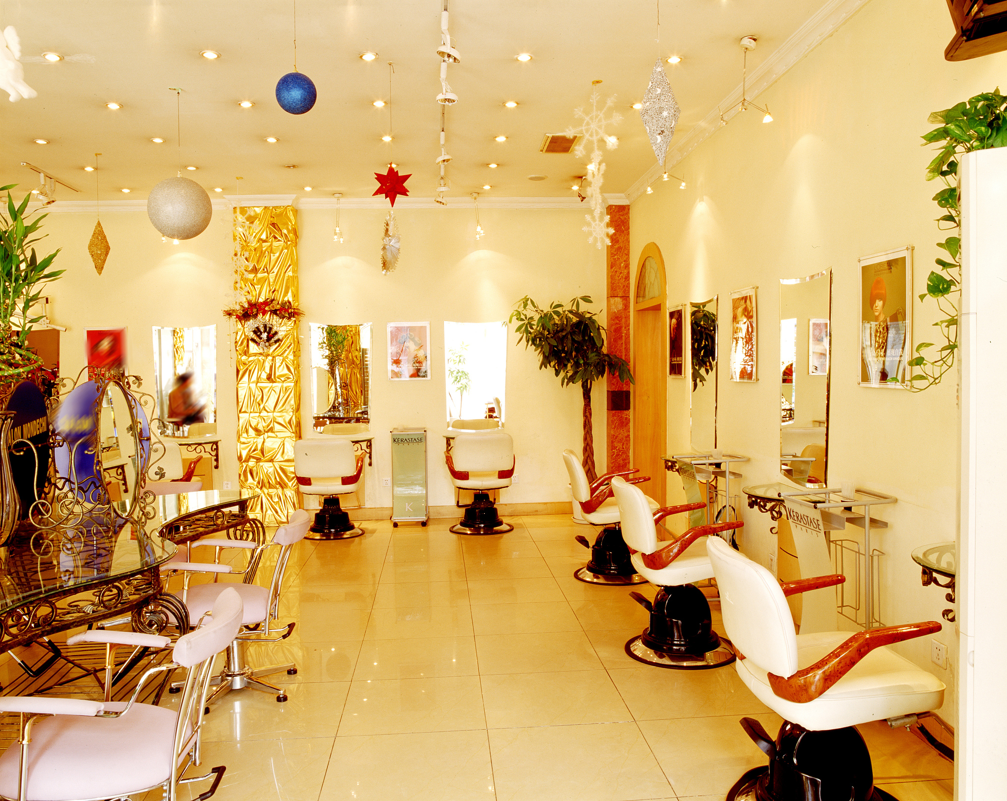 西安美容美发学校：揭秘美容行业前景