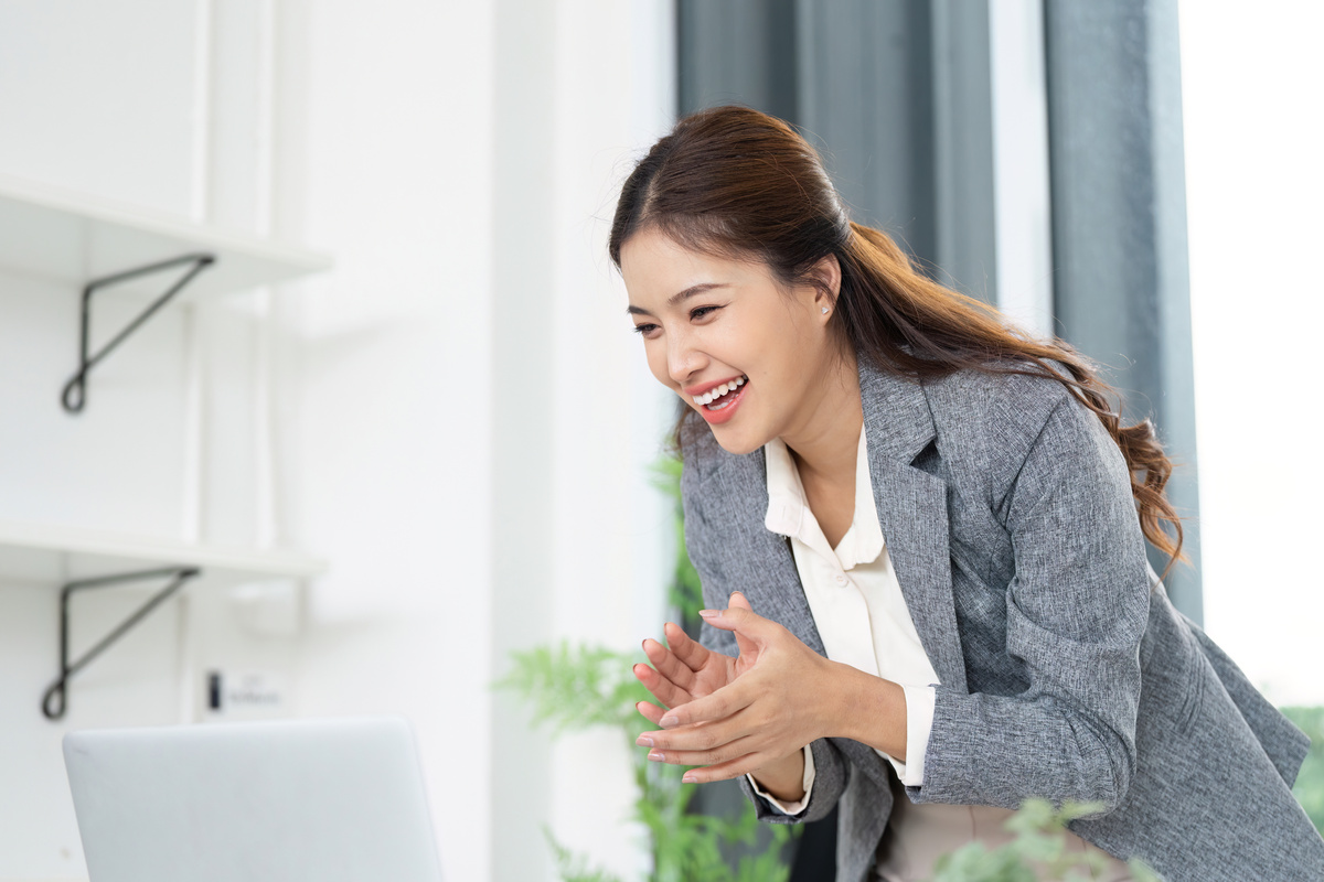 一个30岁的女人问开心快乐的事是什么