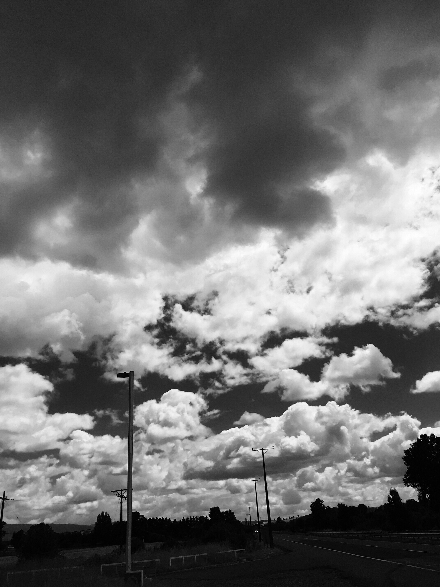 蓝山伢子注意啦！今日天气热辣辣，防晒、喝水、小心轻风！