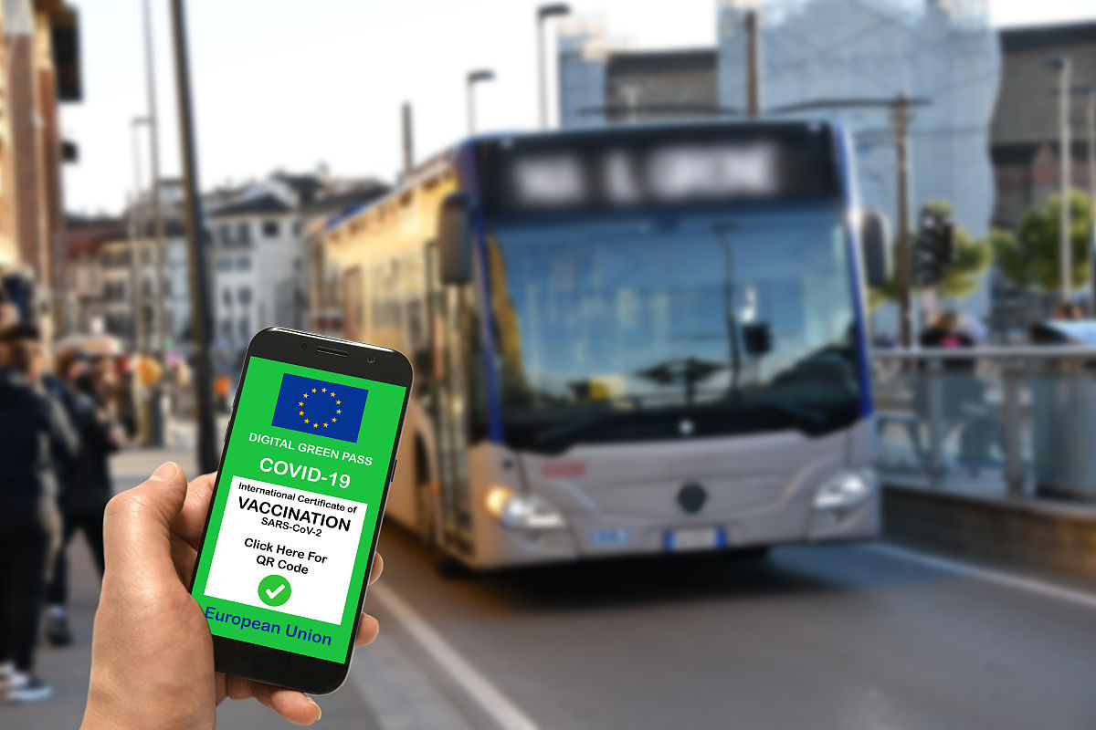 烟台开发区高级职业学校地址：中心地带，交通便利