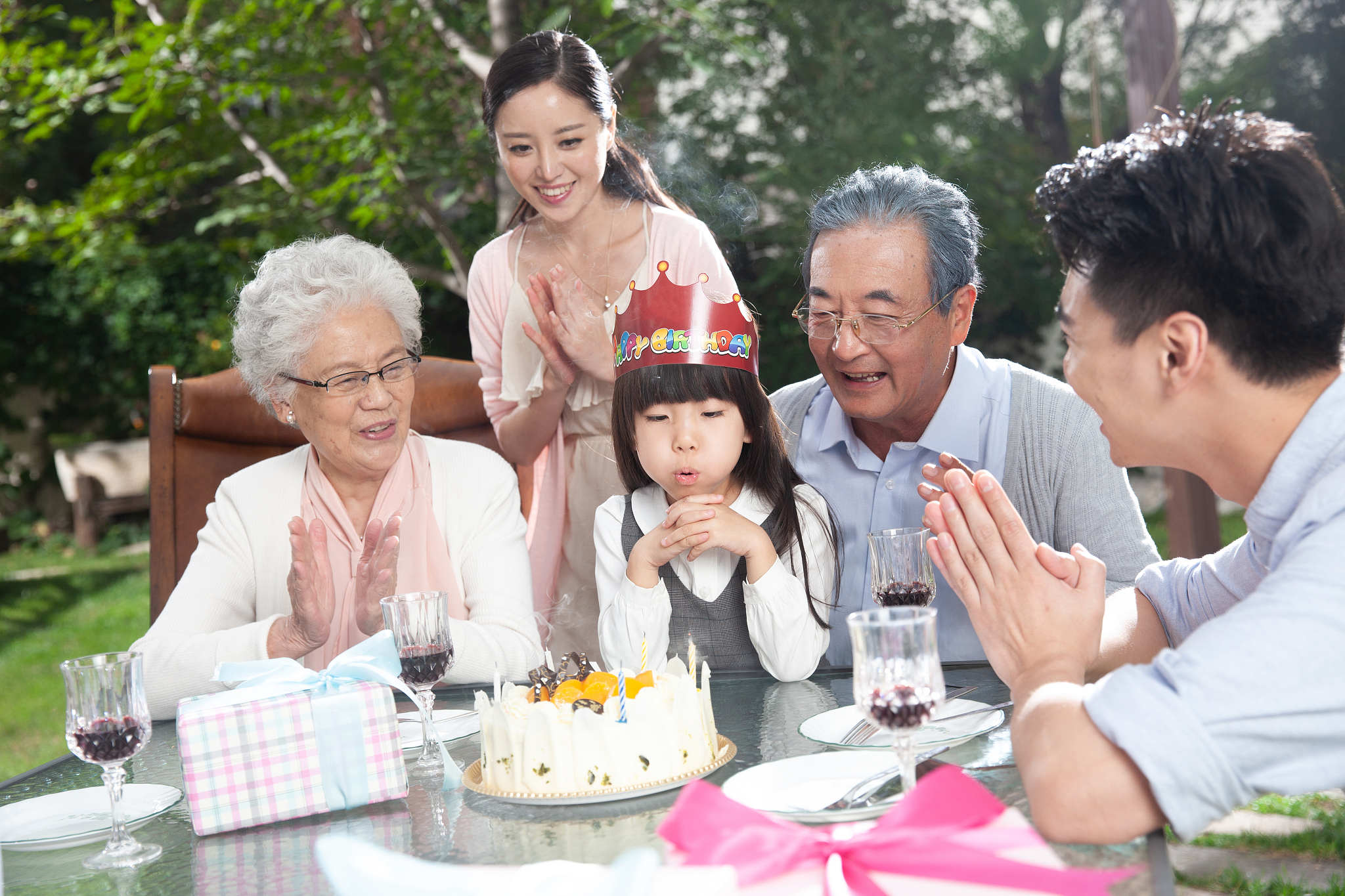 美女生日快乐家庭美满儿女有成