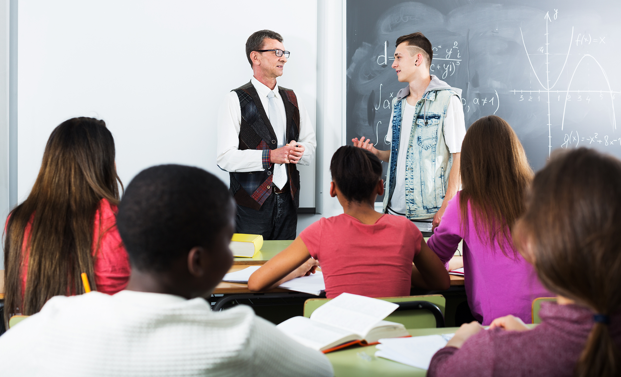 青年教师三年职业成长规划：提升教学、科研、师生关系和领导力