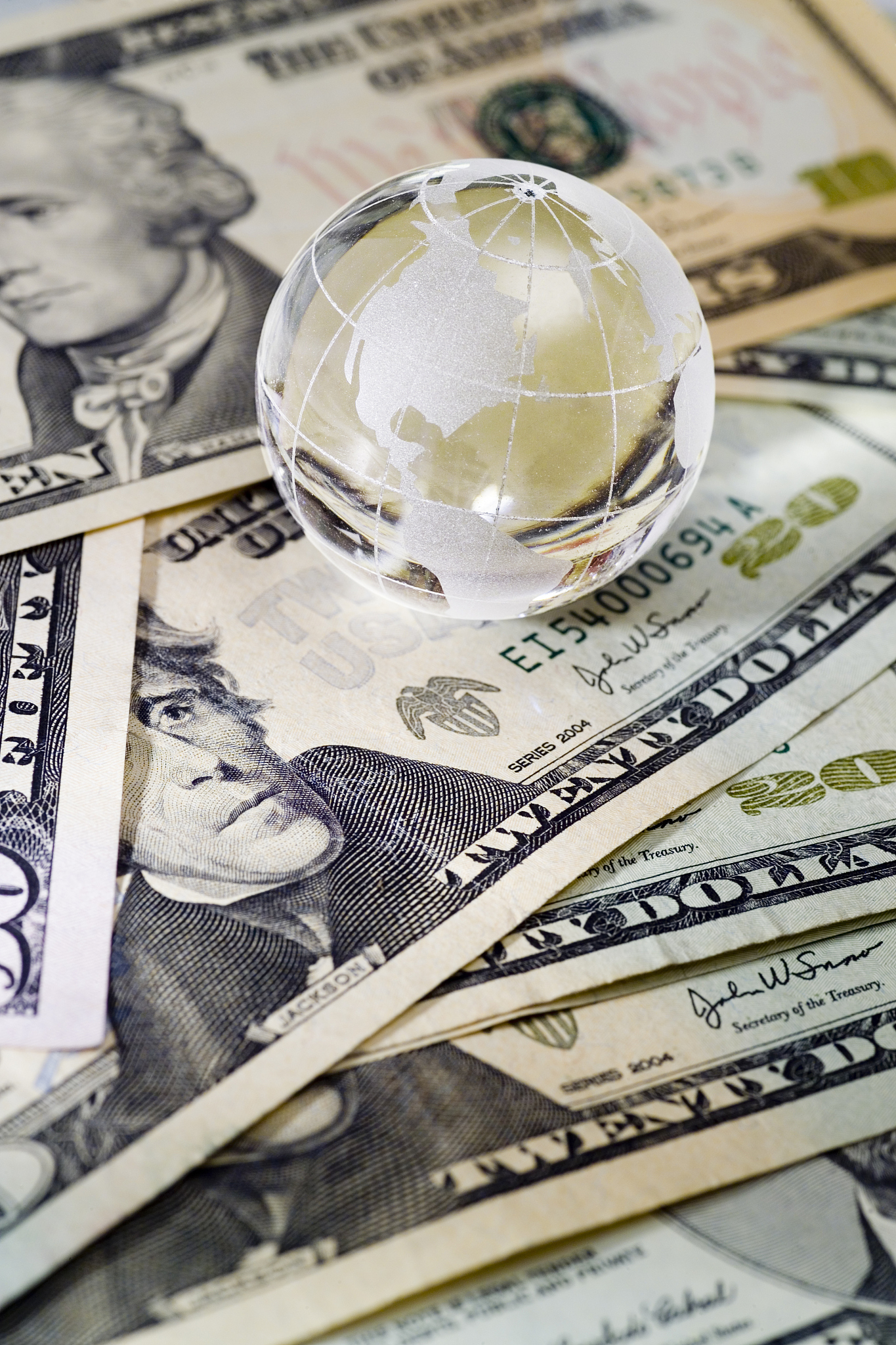 美国政府推出多项财政刺激计划：直接现金支付、失业保险福利、中小企业支持