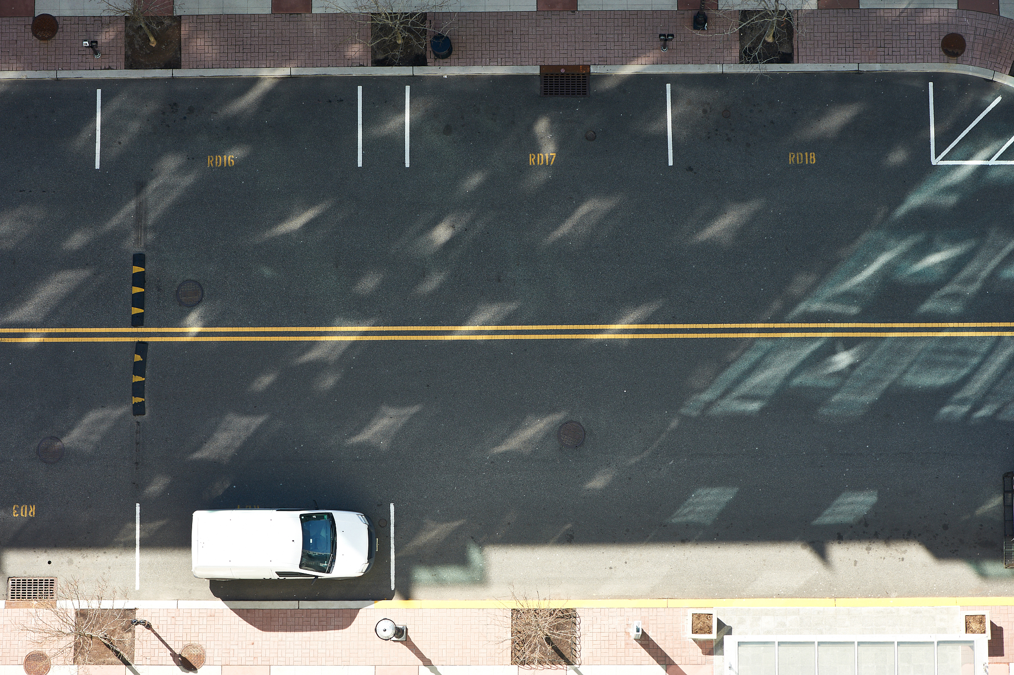 OpenCV 实时识别赛道线并标记黑色赛道中点