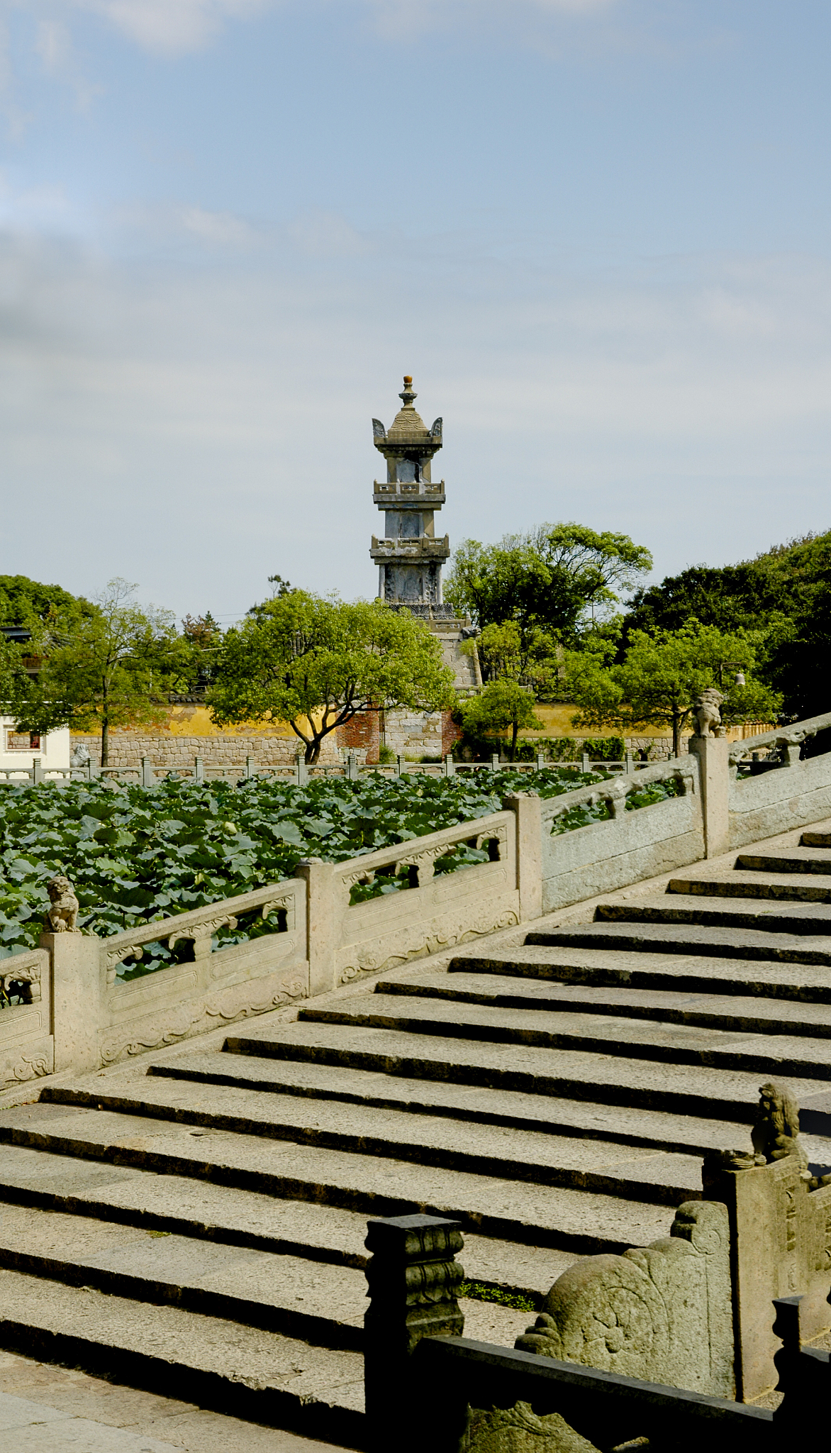 北京过来旅游普陀山和象山先玩哪个帮我用200字详细描述