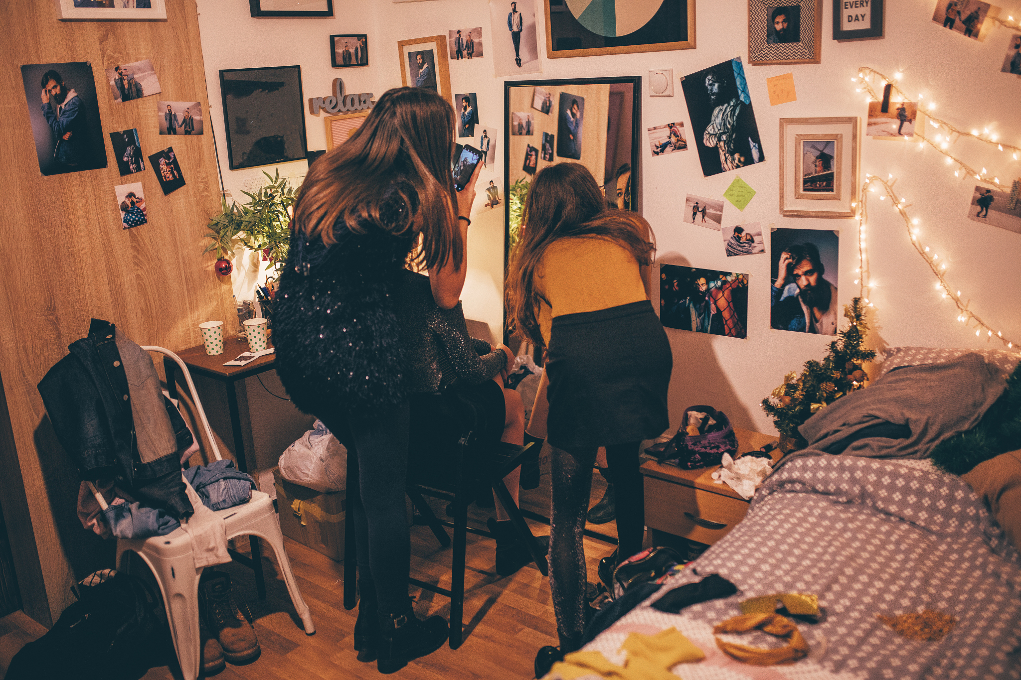 以让孩子们在操场撒撒野为主题写一个小诗徐志摩风格的