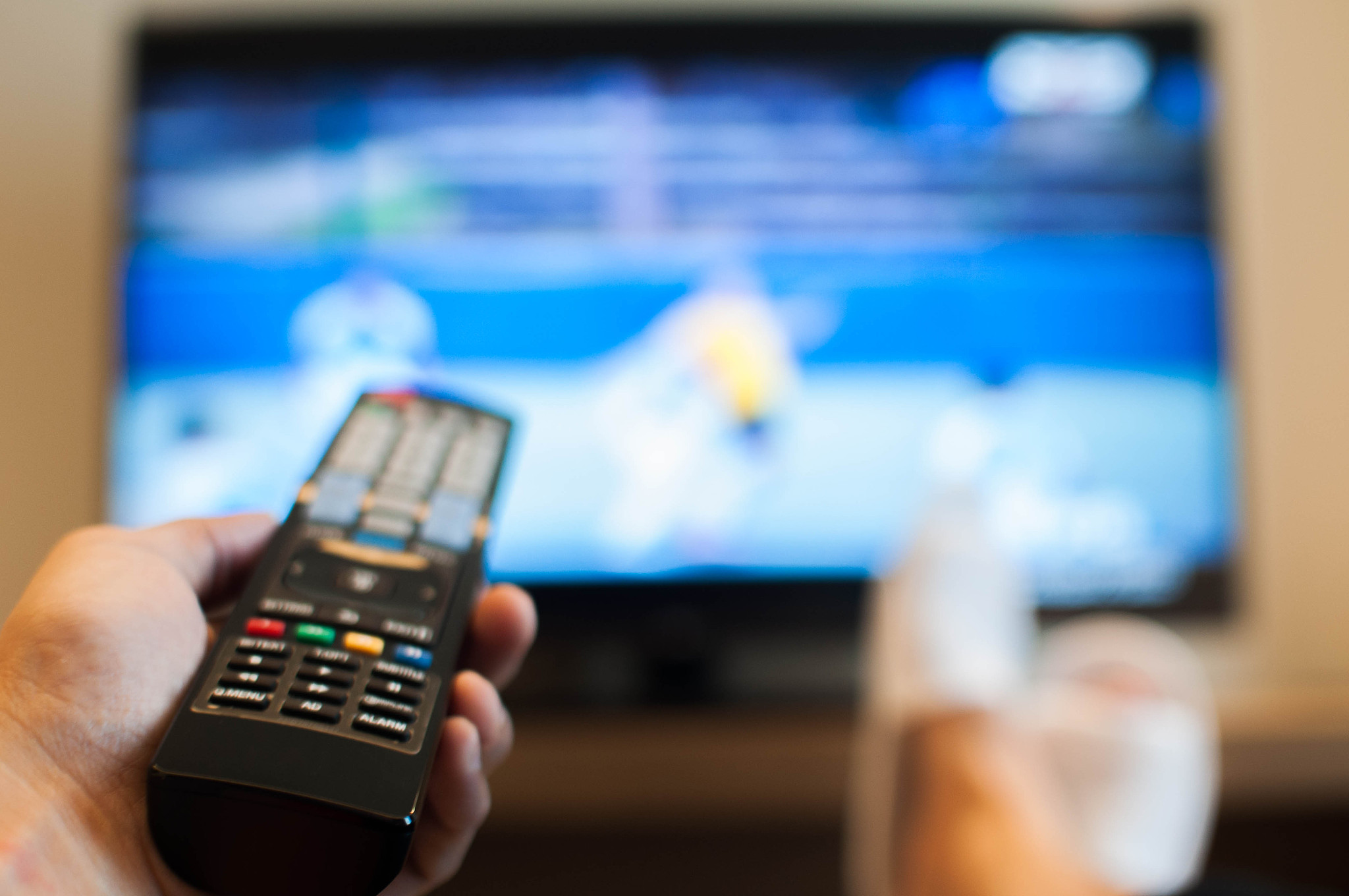 电视、印刷和智能手机时代：人们行为特征的对比