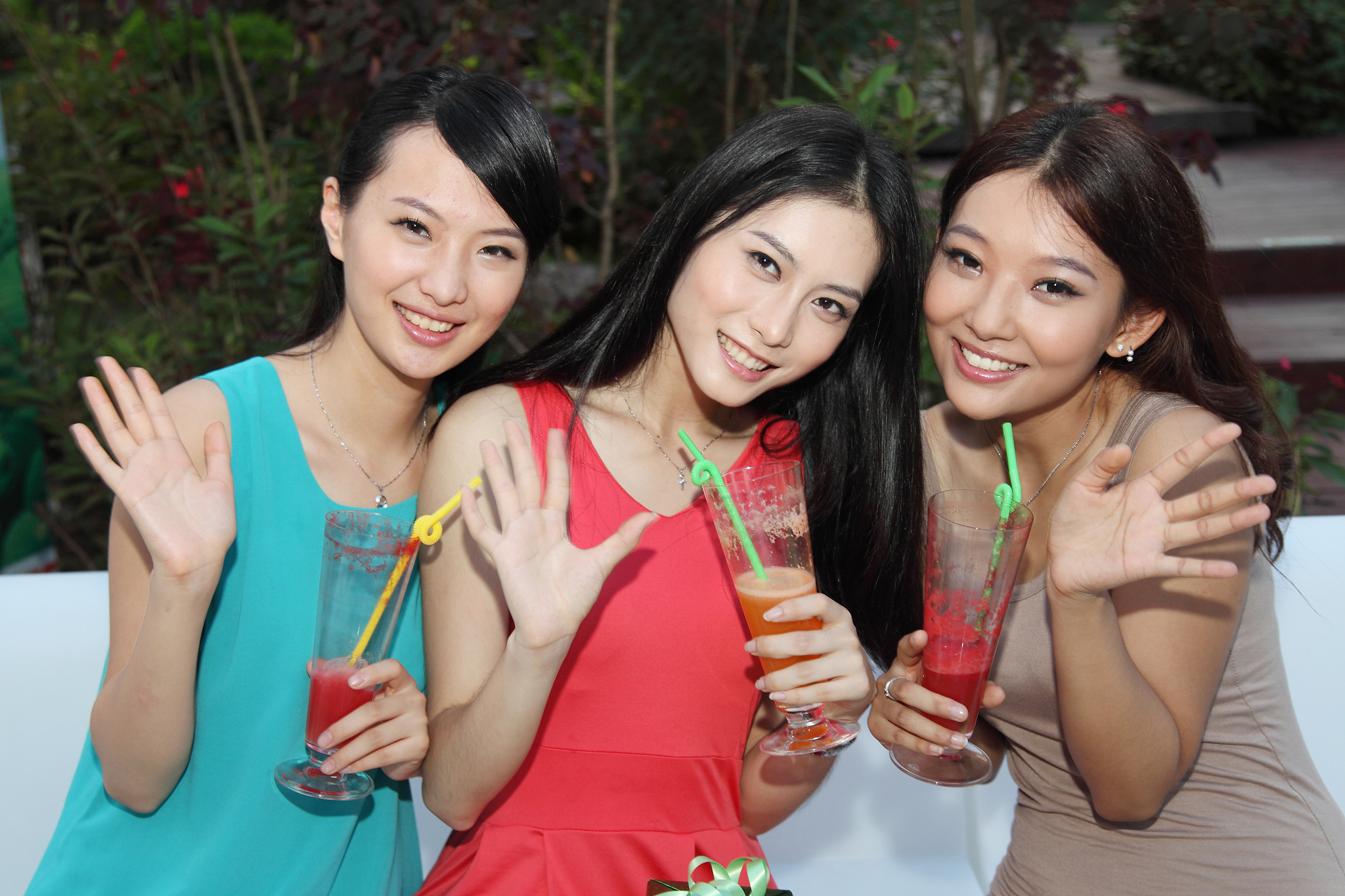<strong>女人</strong>,三个人,青年人,亚洲,抹胸,短裙,可爱的,休闲装,着装得体,现代
