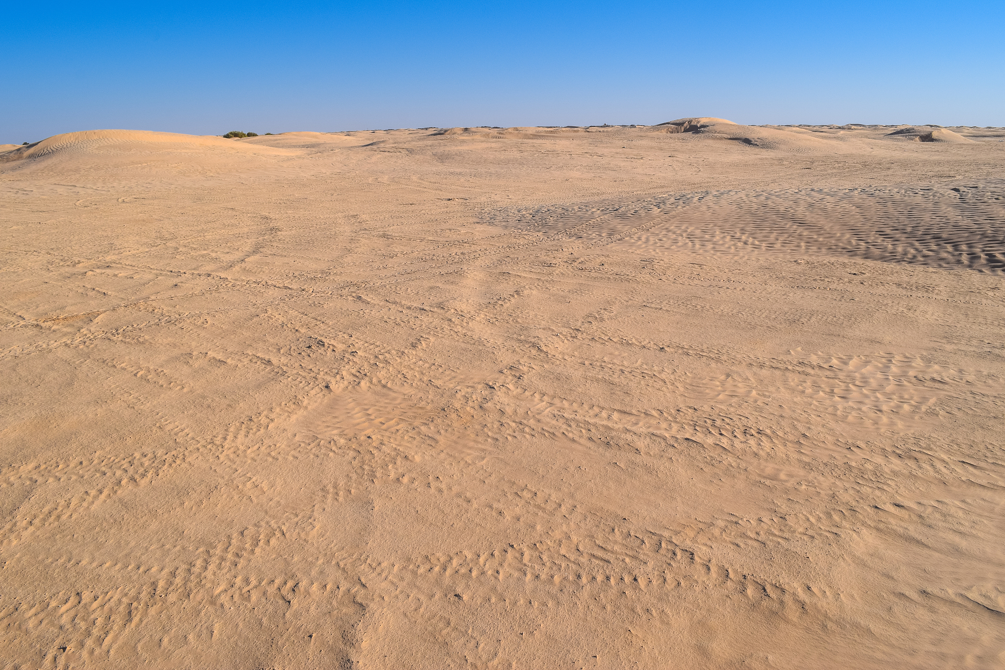 road across sahara desert