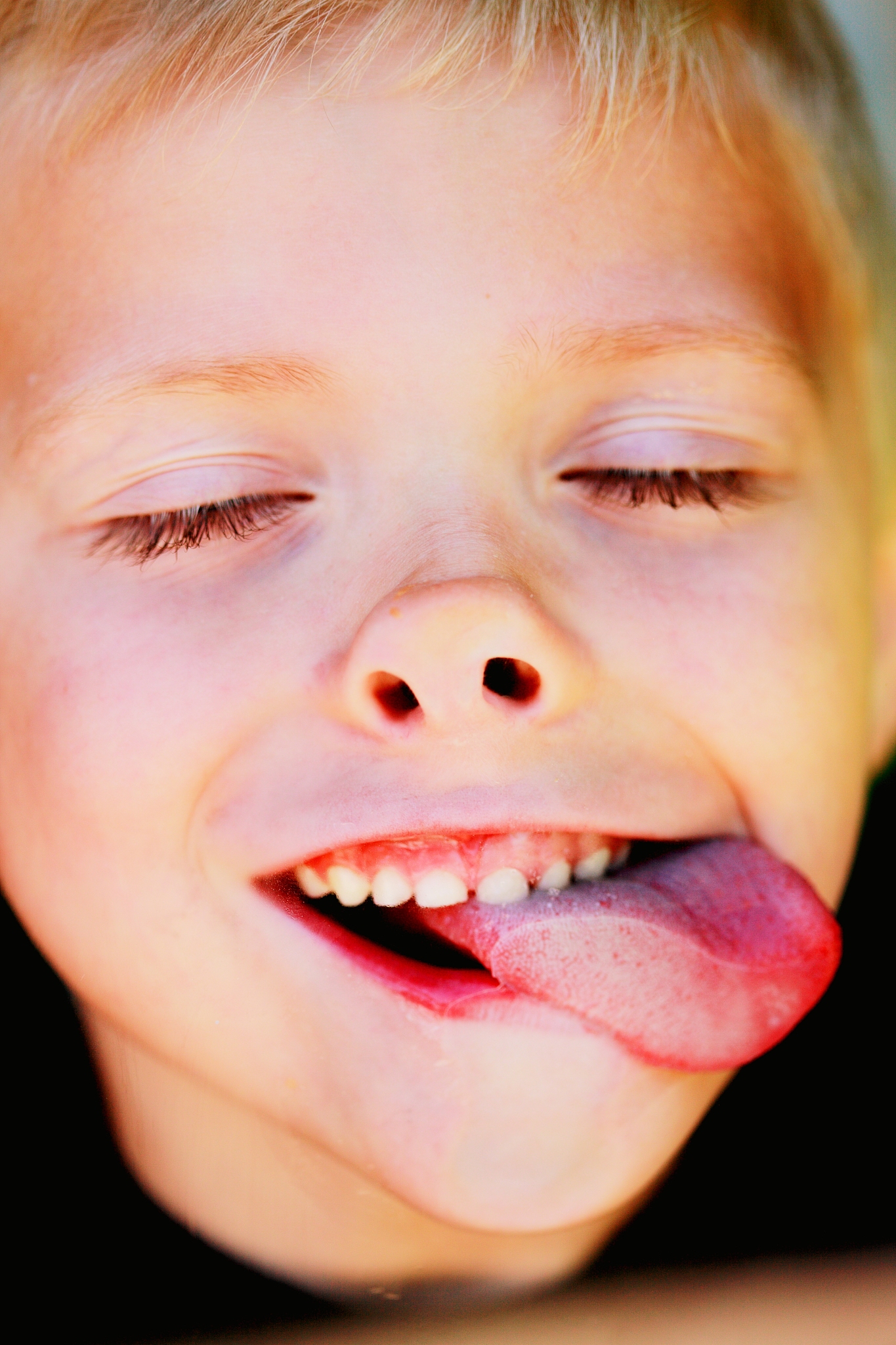 小孩爱咬下嘴唇怎么办？试试这5招轻松纠正！