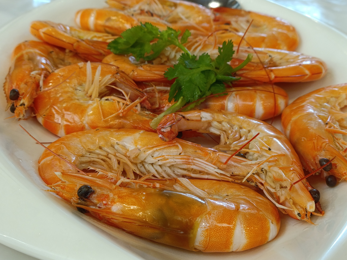 能帮我细化以下方案吗：508-518138龙虾畅吃卡的活动。商圈湖塘关键词龙虾星球风、龙虾研究所、性价比高拍摄画面要求：不少于三个方向带到店内装修环境菜品画面现场节目内容现场精彩瞬间现场阵容展示文案内容关键词：1、常州龙虾、粤菜、海鲜顶流融合菜餐厅2、宇宙级龙虾美味3、常州创新融合菜的黑马骑士4、潮牌轻奢融合菜5、龙虾的王者、粤菜海鲜的顶流视频时长20秒——1分钟内必须带定位